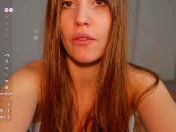 girl
        fazeyj cam image #3765285