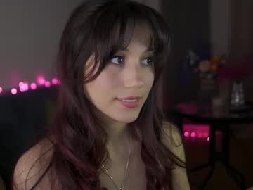 girl
        greeny_mat cam image #4226241