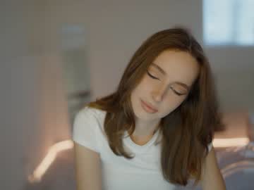 girl
        silent_chill cam image #2146207