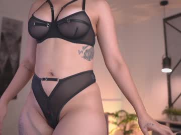 girl
        laura_roldan cam image #3182080