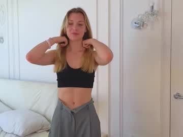 girl
        arletteeveringham cam image #3401471