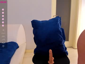 girl
        kittycaitlin cam image #952035