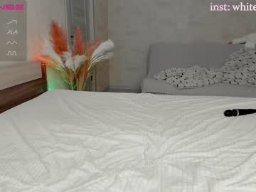 girl
        whiterabbit0 cam image #796609