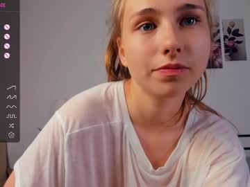 girl
        right_in_the_heart cam image #2997242