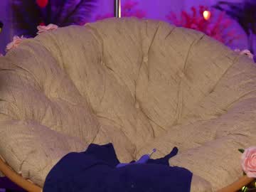 girl
        kittycaitlin cam image #2506686