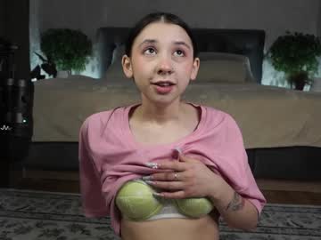 girl
        zarascarlett cam image #4030335