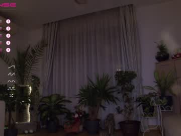 girl
        karrin cam image #147669