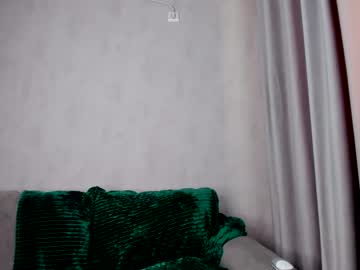 girl
        bboobscarol_ cam image #197765