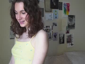 girl
        daisy_mint cam image #786915