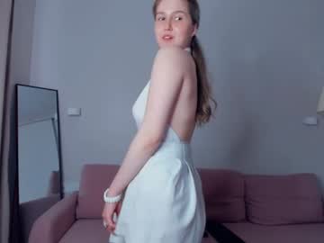 girl
        jacquelinenewton cam image #1240061