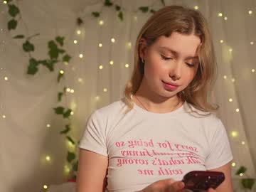 girl
        april_blush cam image #3819642