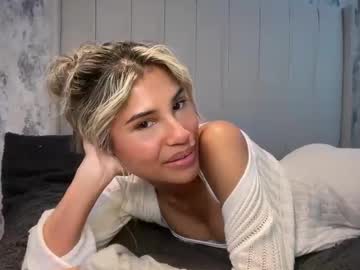 girl
        aniishaa cam image #4608484