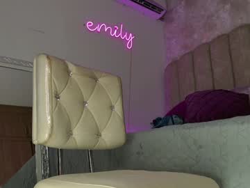 girl
        emily_____ cam image #4185071