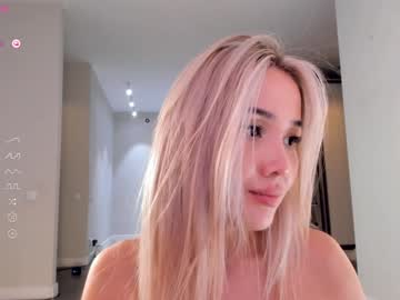 girl
        doseofhappiness cam image #3946132
