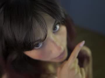 girl
        greeny_mat cam image #4322163