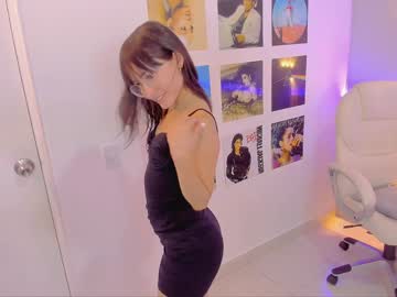 girl
        little_effy18 cam image #1894816