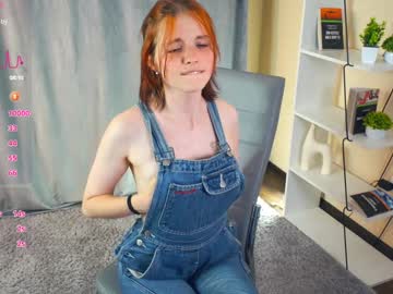 girl
        cloverbradway cam image #3413314