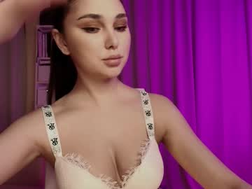 girl
        hollyextra cam image #4442915