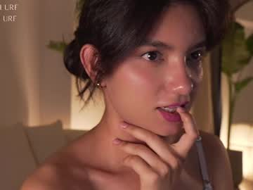 girl
        ellelure_ cam image #4510135