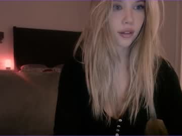 girl
        bitter_moon cam image #205259