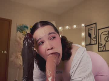 girl
        chery_lady22 cam image #3141418