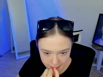 girl
        stasy_clapp cam image #3185870
