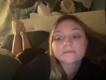 girl
        petite_m_glory cam image #1743042