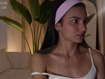 girl
        ellelure_ cam image #4515147
