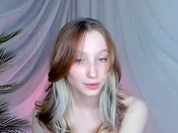 girl
        brittgoodie cam image #2152343
