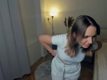 girl
        next_to_you_ cam image #1945720
