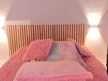 girl
        little_effy18 cam image #1243884