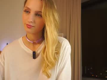 girl
        mickeydior cam image #4168986