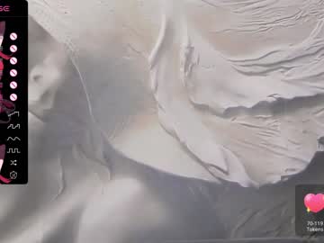 girl
        xenomy cam image #2171643