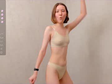 girl
        julianacrosier cam image #2387710