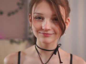 girl
        edithgalpin cam image #3901539
