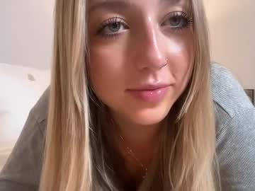 girl
        lovelyyylivyyy cam image #3414667