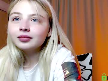 girl
        shy_blondiee cam image #545226