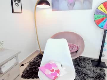 girl
        missniley cam image #1444312