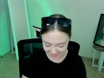 girl
        stasy_clapp cam image #3185659