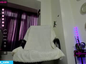 girl
        katie_cole cam image #231019