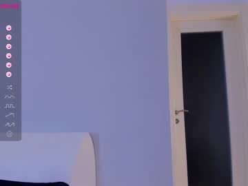 girl
        kittycaitlin cam image #822379