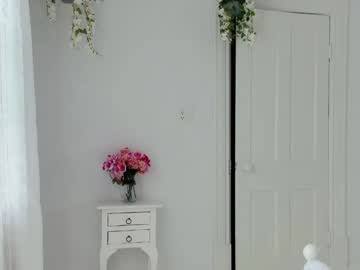 girl
        littlegreekflower cam image #4235097