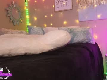 girl
        milf_lacey cam image #814589