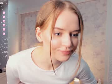girl
        emelianae cam image #2311188