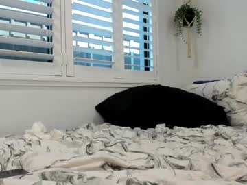 girl
        zarabelle_ cam image #1968403