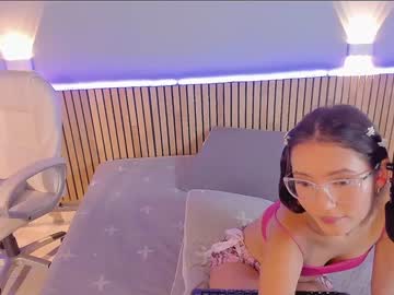 girl
        little_effy18 cam image #2202396