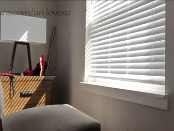 couple
        ari_lovexo cam image #1549590
