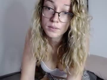 couple
        lily_labeau cam image #792