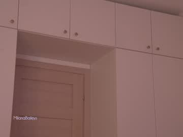 girl
        milanabaileys cam image #3680950