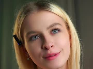 girl
        lunnadew cam image #4513605